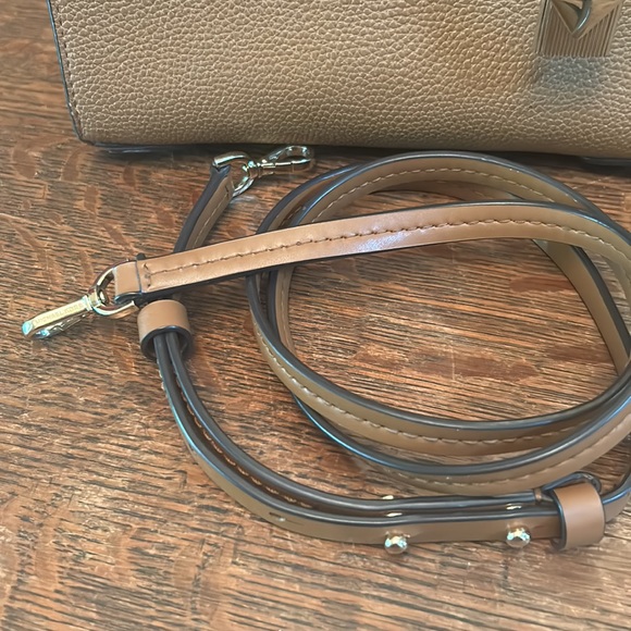 Michael Kors Mercer Small Satchel/Crossbody - Picture 4 of 15